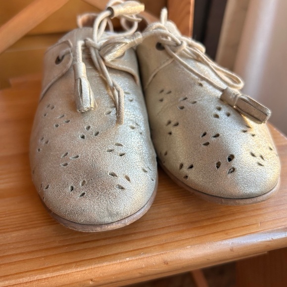 M Moustache Paris Women’s Lace-Up Perforated Casual Oxford in Light Gold 💛 - Picture 4 of 6